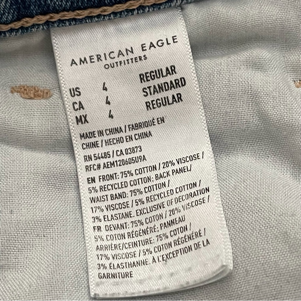 American Eagle Otfitters Strigid Ripped Distressed Mom Jean Size 4 - Picture 15 of 16